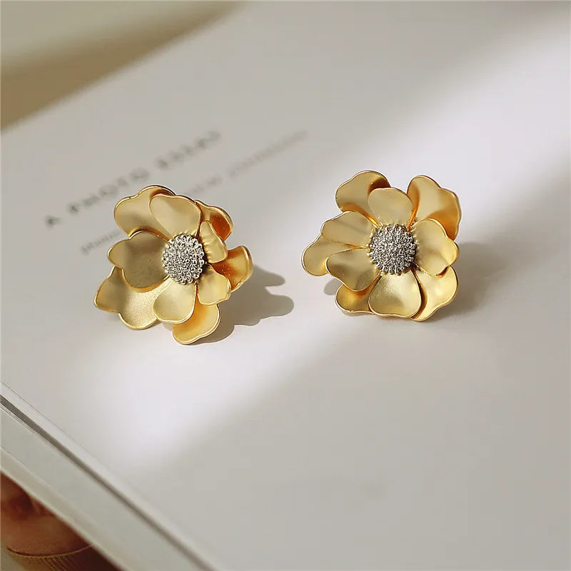 Brinco Girassol Pétalas Brilhantes